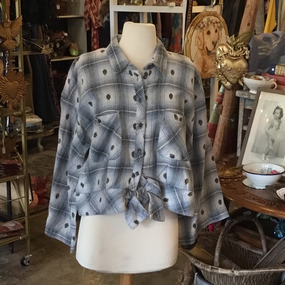 0259 Ivy Jane plaid tie top; excellent used condition, size L